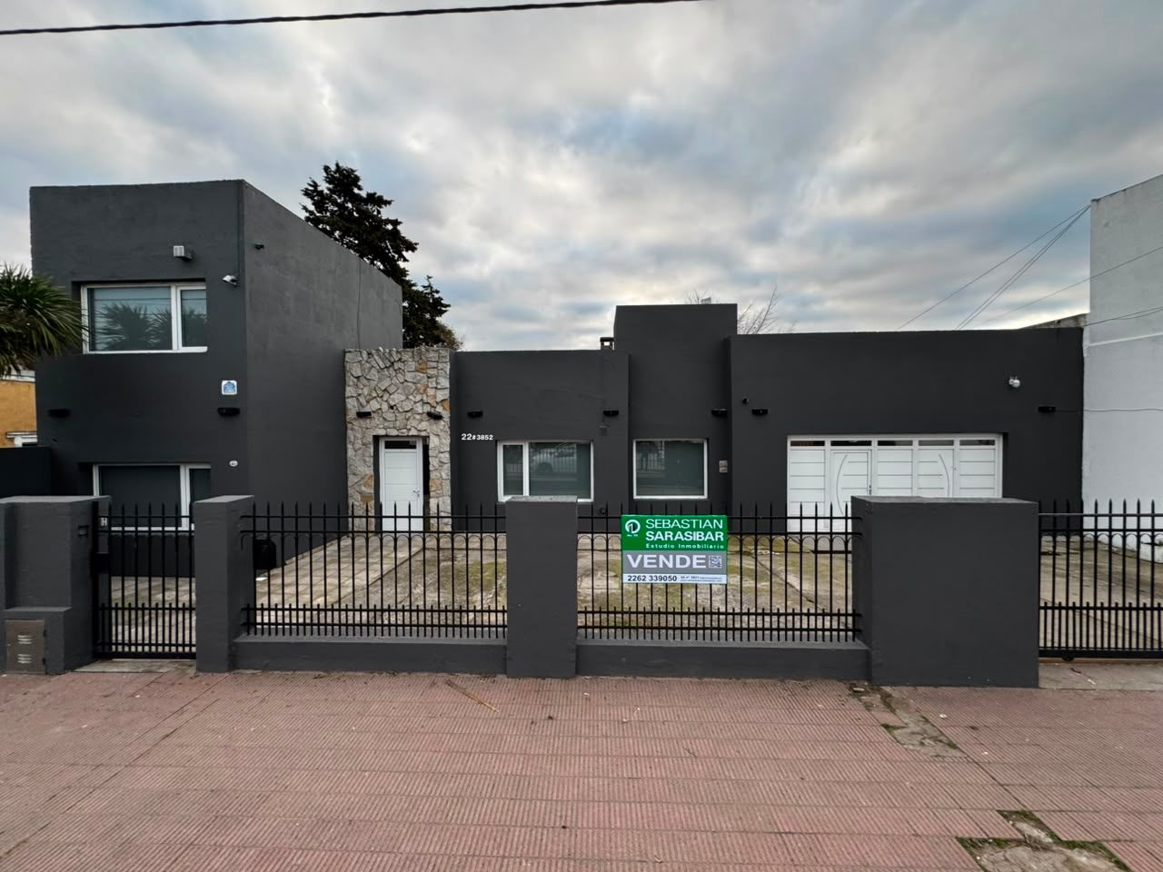 Venta - CASA EN VENTA 5 AMBIENTES C/COCHERA. NECOCHEA